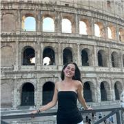 Soy estudiante de Medicina en la Universidad, e imparto clases tanto de física, matemáticas, química, biología, inglés